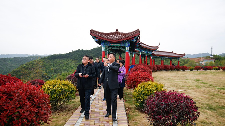 202406261719380829664452.jpg 47-2020年4月,新華社甘肅分社社長任衛東蒞臨金徽股份調研金融服務實體經濟及疫后企業復工情況。.jpg